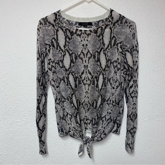 Olivaceous Snakeskin Print Tie Waist Sweater Size Medium - Picture 8 of 14